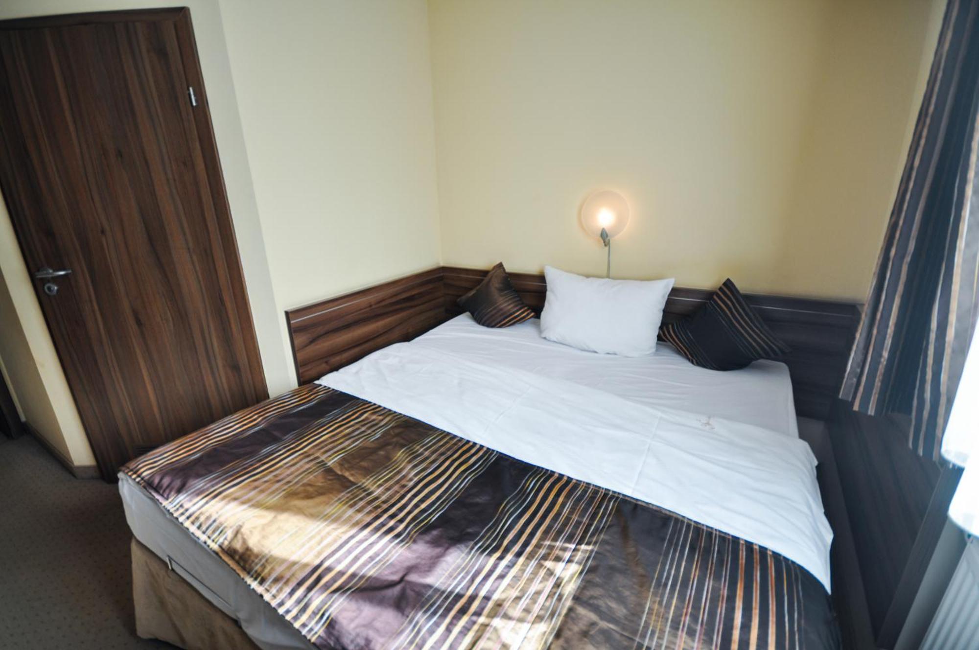 Hotel Trzy Swiaty Spa & Wellness Rajska Wyspa Gliwice Exteriör bild